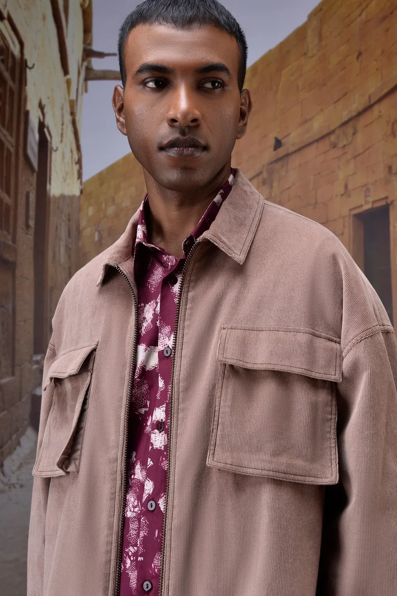 جينات ليكوانت هيمانت قميص كلاسيكي مخملي بيج دافئ